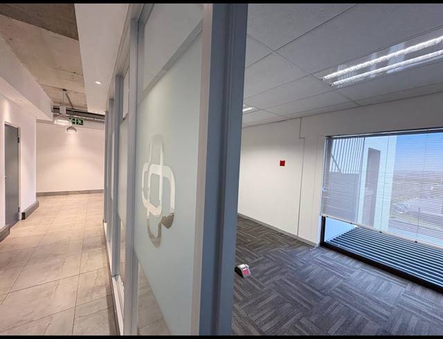 294M² OFFICE TO LET IN VORNA VALLEY